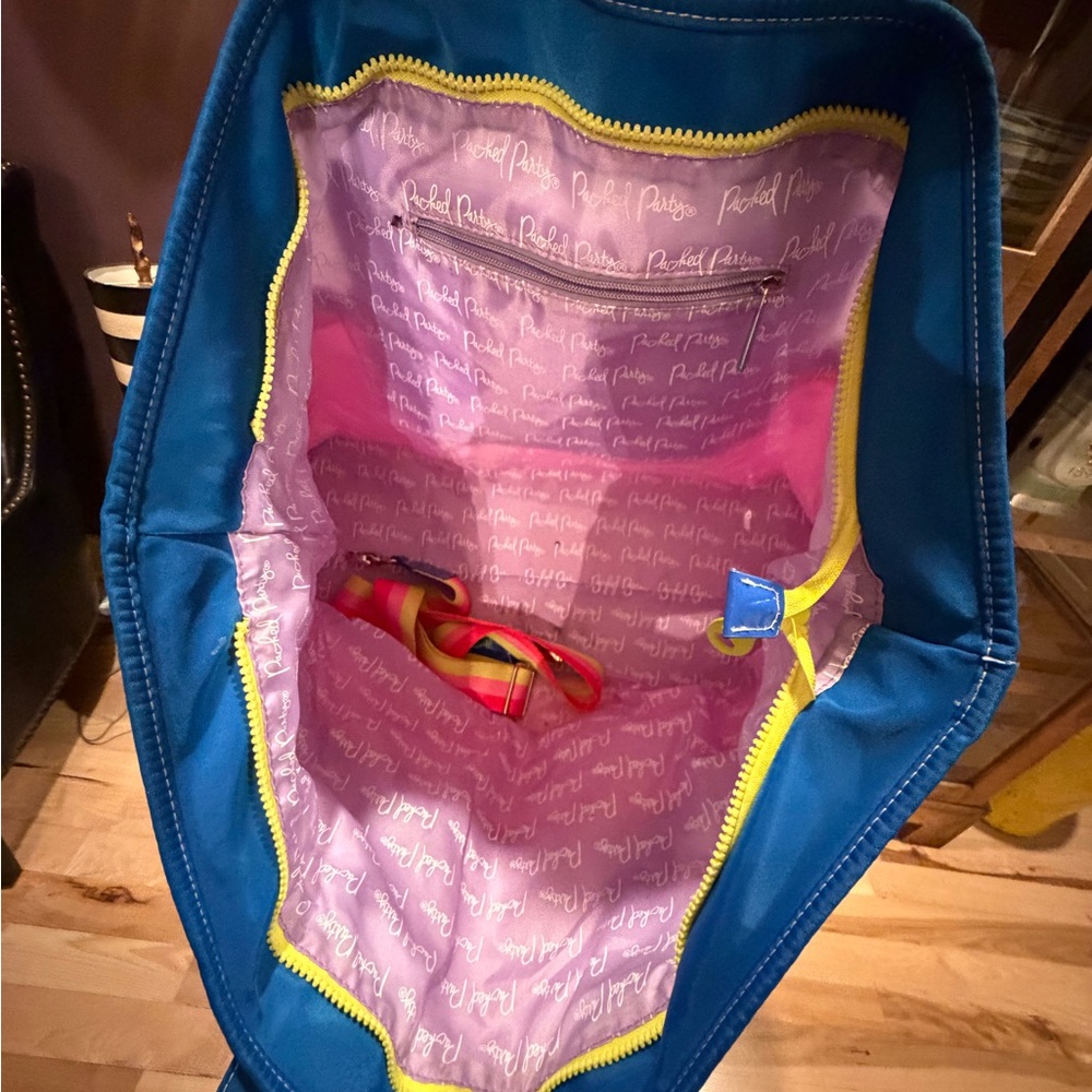 Packed Party - duffle bag! - Picture 3 of 5